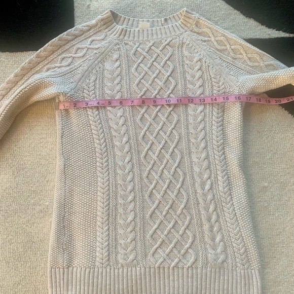 NWT Gap Crewneck Cableknit Sweater Xsmall. Oatmeal. - Picture 3 of 9
